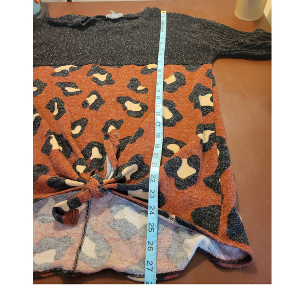 Perfect Peach Gray Brown Animal Print Pullover Sweater Women's Size Medium - Picture 7 of 7